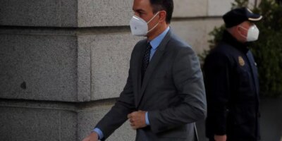 Pedro Snchez accuse Pablo Casado d&rsquo;être un «  serviteur  » de Vox