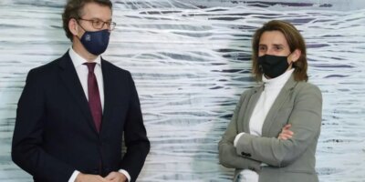 Pablo Casado rencontre à Gênes Alberto Núñez Feijóo, qui critique le changement de siège