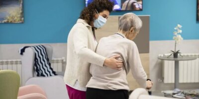 Révolution dans la gestion des maisons de retraite médicalisées à Madrid: plus de travailleurs, utilisation de moyens de contention uniquement dans les cas extrêmes et encore plus de qualité dans les menus