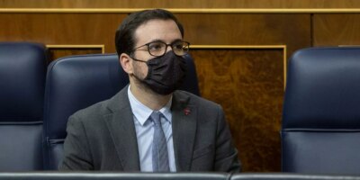 Alberto Garzn dit que l’emprisonnement de Pablo Hasel « est le symptôme d&rsquo;une grave anomalie démocratique »