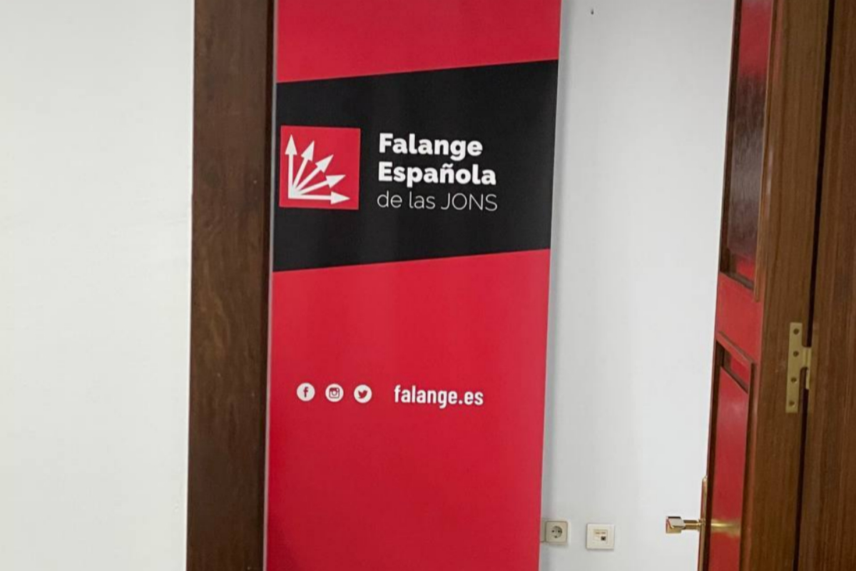 Le panneau Falange dans le bureau de Luz Belinda Rodrigue