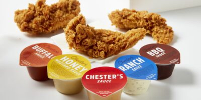 Chester&rsquo;s Chicken présente cinq nouvelles sauces à trempette savoureuses, des conceptions de panneau de menu numérique mises à jour et un emballage de marque renouvelé