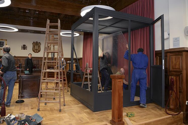 Intérieur d'une salle de la Cour provinciale de Teruel, lors d'une ...