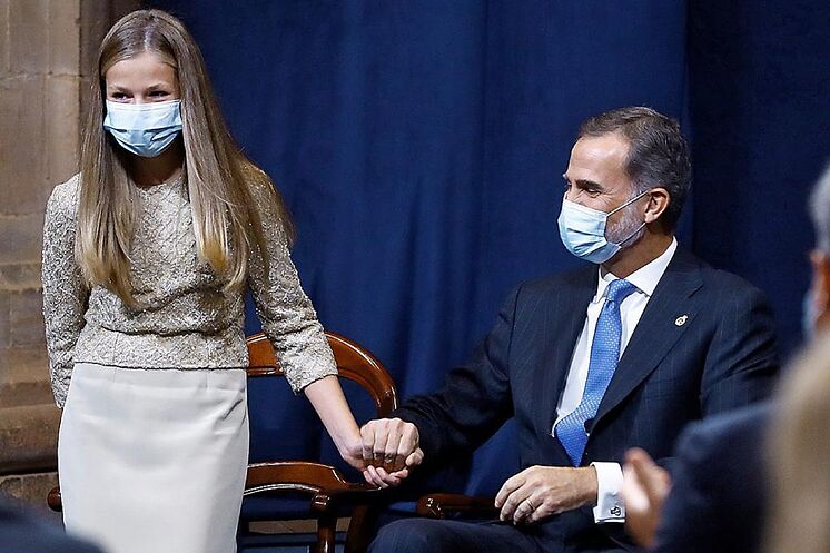 La princesse Leonor avec Felipe VI pendant la 