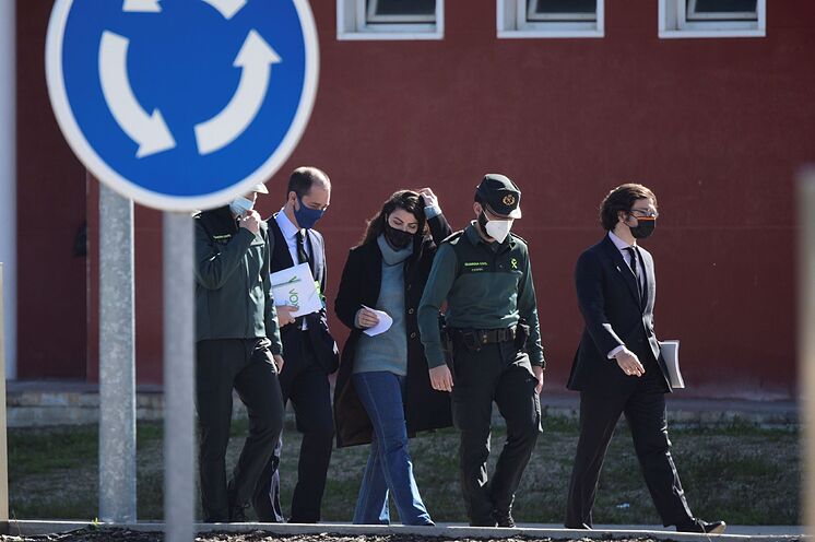 Le député de Vox Macarena Olona, quitte la prison