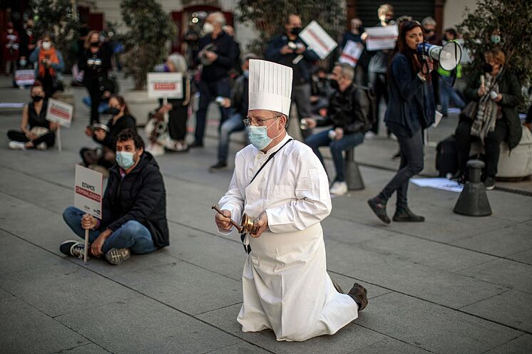 Manifestation des hôteliers devant le Palau de la Generaitat.