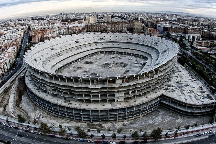 Vue sur le stade inachevé de Valence.