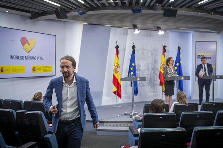 Le deuxième vice-président, Pablo Iglesias, après l'approbation