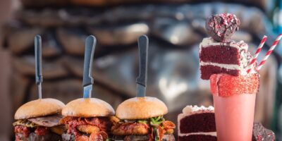 Slater&rsquo;s 50/50 présente les Pizza Burgers et le nouveau Red Velvet Milkshake pour une durée limitée