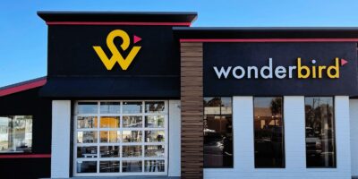 St.John crée une identité de marque pour le nouveau restaurant de poulet Fast Food Wonderbird