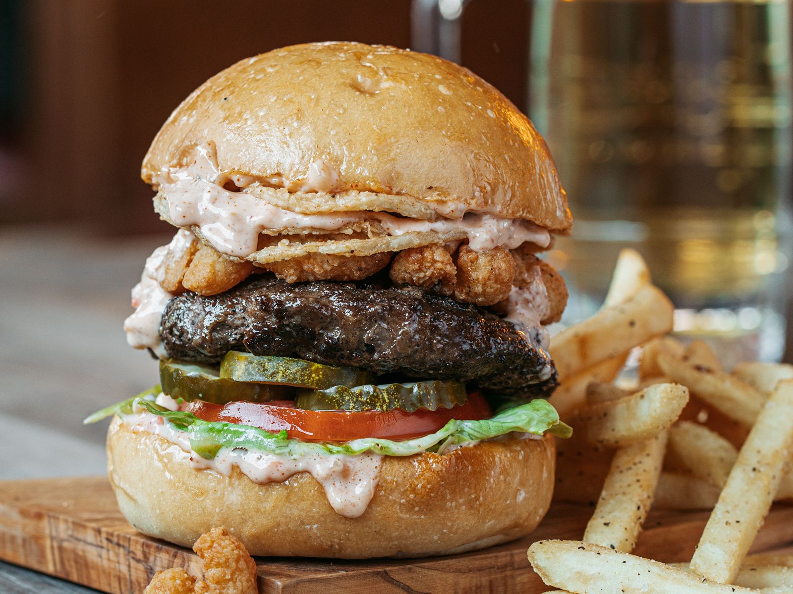 Logan's Roadhouse Bayside Burger Le Roadhouse de Logan ajoute des saveurs fraîches à son nouveau menu printanier