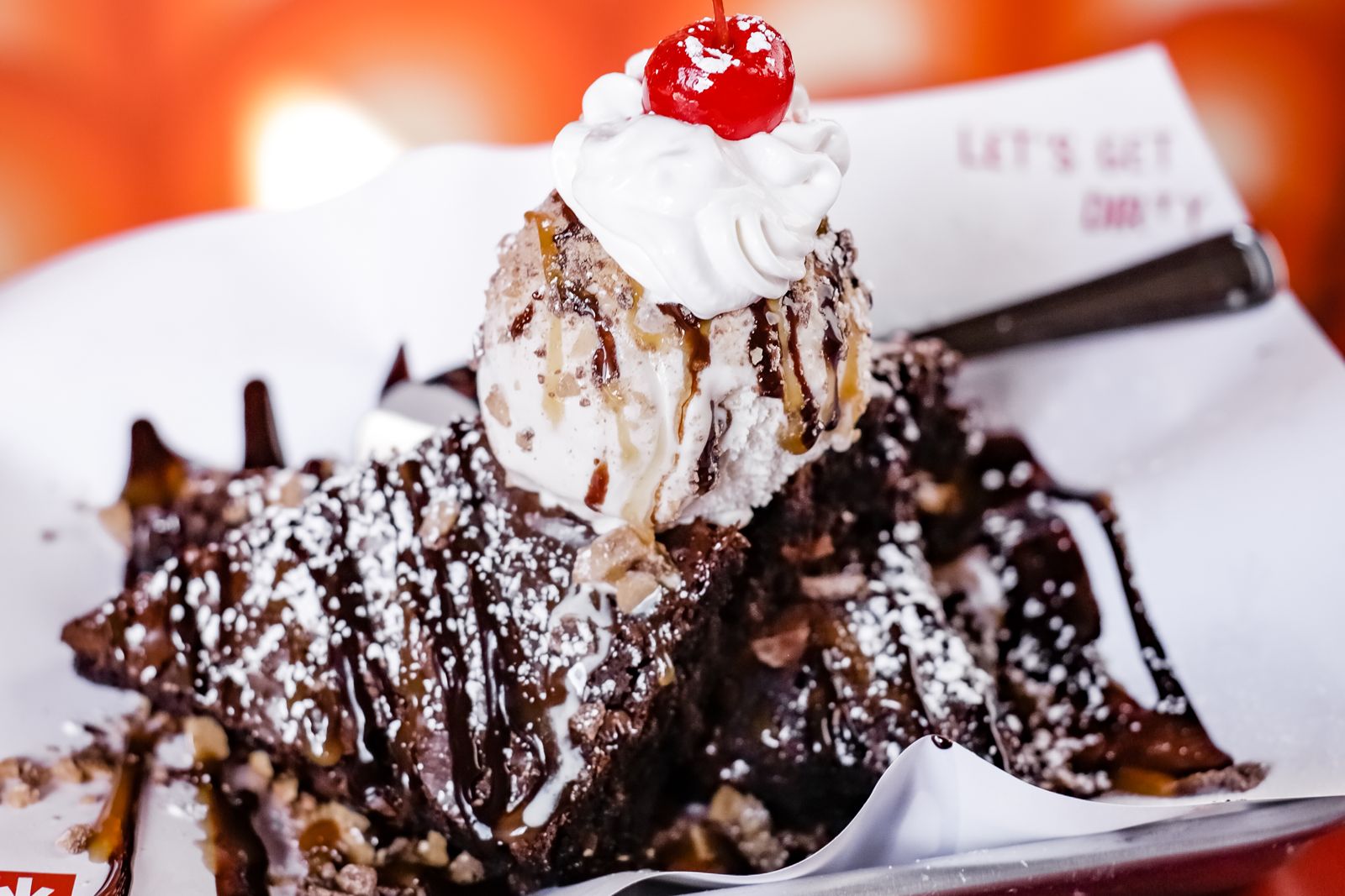 Préparez-vous à `` devenir sale '' au nouvel emplacement de l'aile de West 7th: Dirty Bones, ouverture le 17 mars