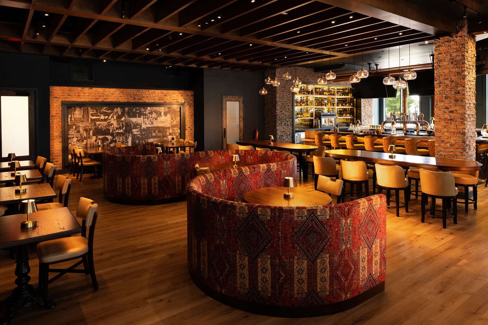 Taffer's Tavern présente un système de casiers sans contact à travers le mur en collaboration avec Carter-Hoffmann et Perfect Company Taffer's Tavern présente un système de casiers à travers le mur sans contact en collaboration avec Carter-Hoffmann et Perfect Company