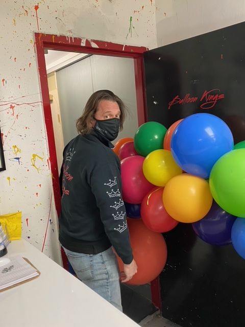 Upper West Side Balloon Store, célèbre les repas à l'intérieur à 50% avec une fête de ballon gratuite pour les entreprises d'Amsterdam Avenue, les 19, 20 et 21 mars