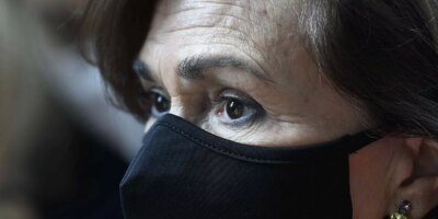 Carmen Calvo construit un nouveau mur devant Irene Montero et annonce une loi d&rsquo;État qui interdit la prostitution