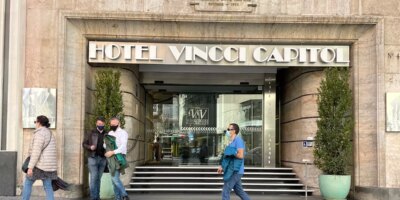 L&rsquo;ambassade de France insiste sur le fait qu&rsquo;elle « décourage strictement » les voyages