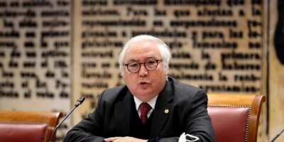 Castells et toutes les communautés autonomes à l&rsquo;exception de Madrid acceptent de baisser le prix du master au niveau du diplôme