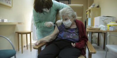 L&rsquo;objectif du gouvernement de vacciner 80% des personnes de plus de 80 ans avant avril échoue en raison du manque de doses