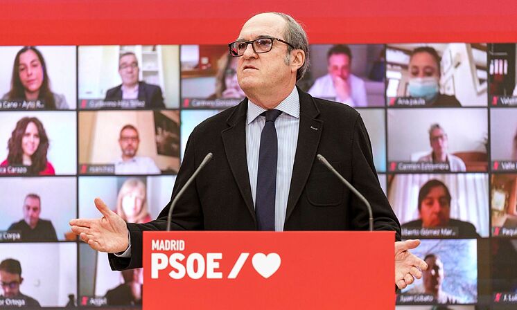 Le candidat socialiste, ÁngelGabilondo, lors d'une réunion télématique ...