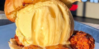 Gourmet Bay Area Burger Chain, iniBurger lance un sandwich au poulet chaud et à la crème glacée à Nashville après les critiques élogieuses des gourmets locaux!