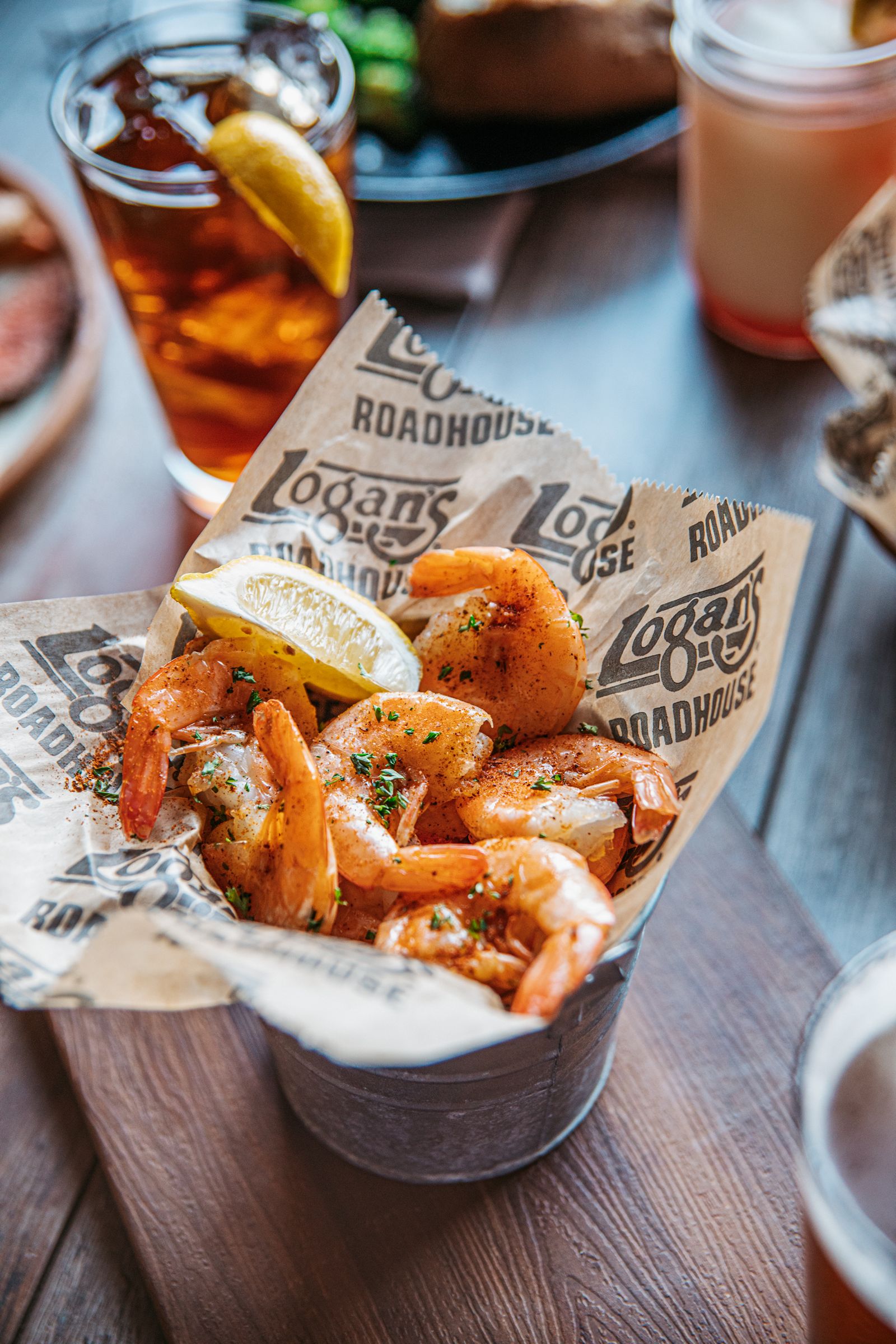 Le Roadhouse de Logan ajoute des saveurs fraîches à son nouveau menu printanier Crevettes Peel 'N Eat de Logan's Roadhouse