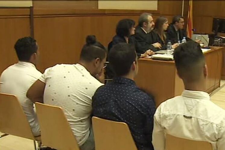 Image de suspects au procès