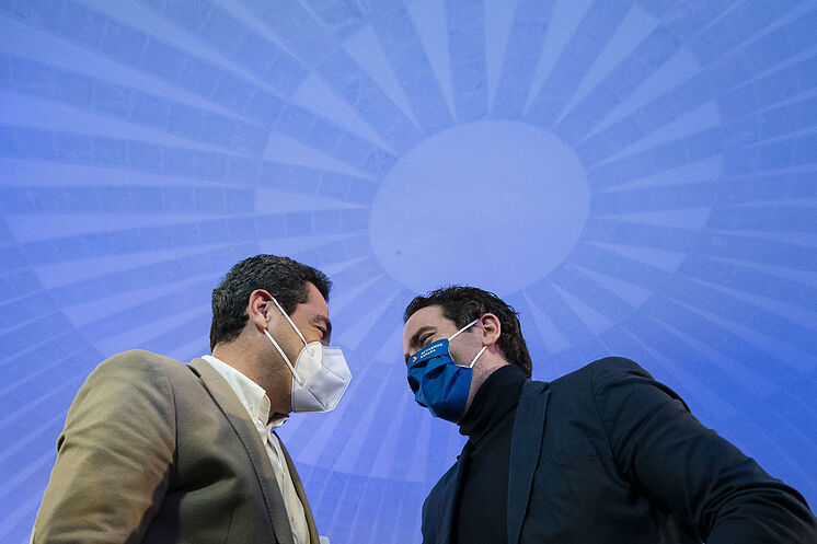 Le président du PP andalou, Juanma Moreno, et le secrétaire général ...