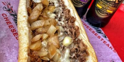 Les «steaks» sont élevés à Philly&rsquo;s Best le jour national Cheesesteak