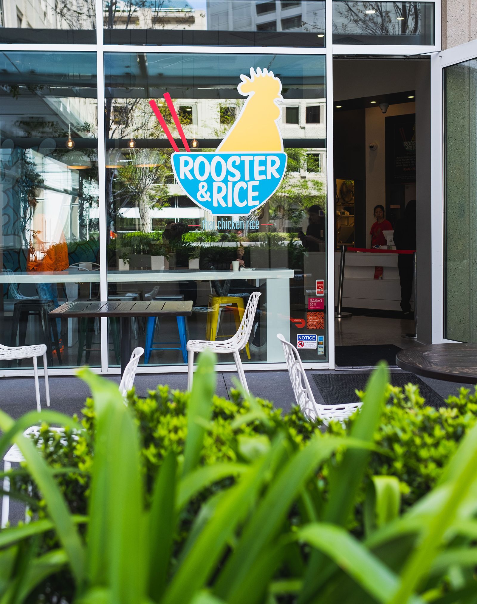 Rooster & Rice offre des espaces sûrs alors que San Francisco voit des pics de violence ciblée américano-asiatique Rooster & Rice offre des espaces sûrs alors que San Francisco voit des pics de violence ciblée américano-asiatique