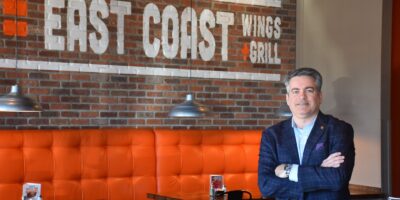 Sam Ballas de East Coast Wings + Grill nommé l&rsquo;un des PDG les plus influents du pays
