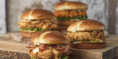 Slim Chickens lance un système de sandwiches artisanaux dans tout le pays