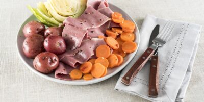 TooJay&rsquo;s Deli ramène son menu traditionnel de la Saint-Patrick pour une durée limitée