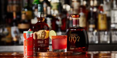 Twin Peaks rehausse l&rsquo;expérience du bar avec un nouveau menu de boissons