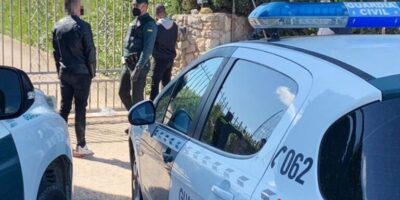 Ils interrompent une fête illégale à bord de trois yachts dans lesquels les participants ont fui en jet-skis