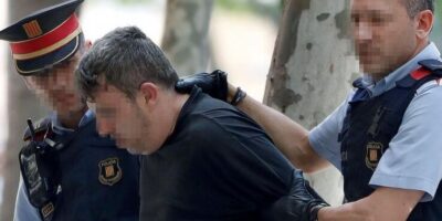 Ils jugent un homme accusé d&rsquo;avoir violé et tué une fille qu&rsquo;il a kidnappée en descendant les escaliers