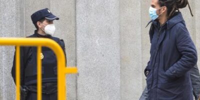 La Cour suprême envoie le député de Podemos Alberto Rodríguez au banc pour avoir donné des coups de pied à un policier