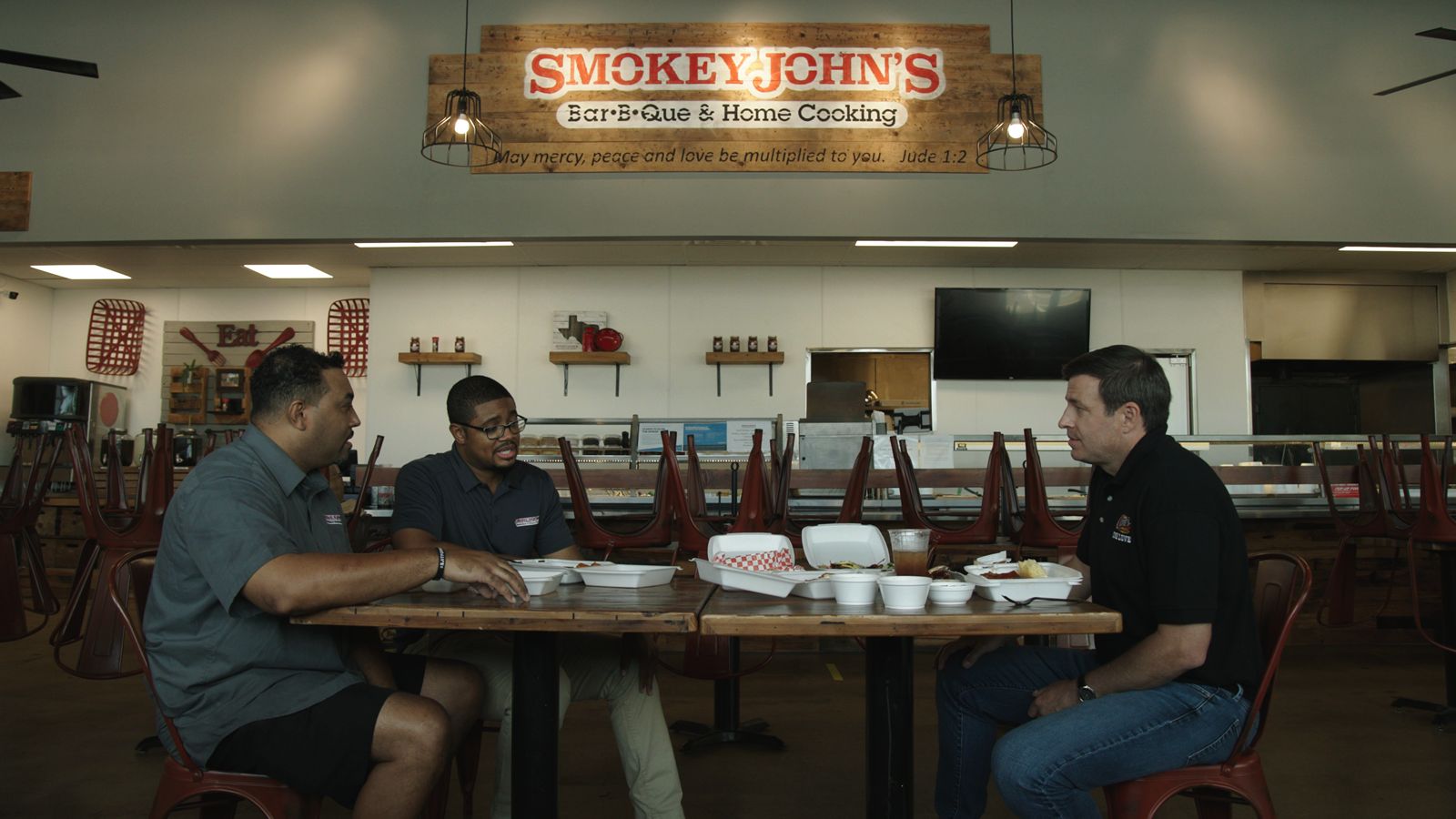 Le fondateur et les amis célèbres de Raising Cane aident à sauver les restaurants familiaux grâce à une nouvelle série Discovery +, Restauration de restaurants