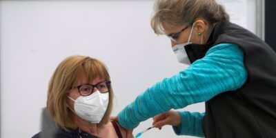Le gouvernement propose de retarder la deuxième dose pour vacciner plus de personnes et demande de suspendre les taureaux à Madrid