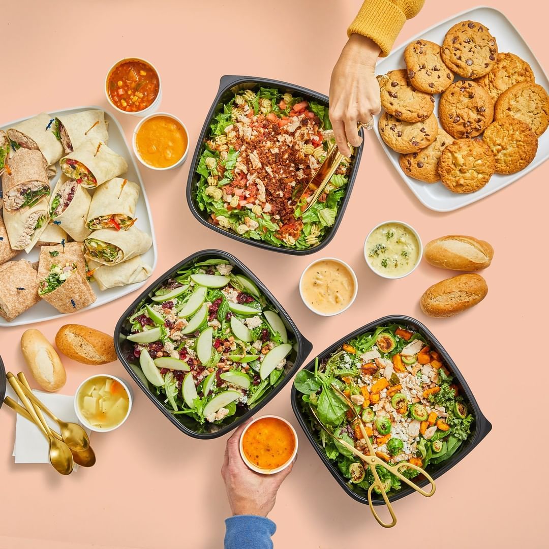Salades Dans la foulée de l'acquisition de WOWorks, Saladworks et Frutta Bowls s'associent à Combo Kitchen