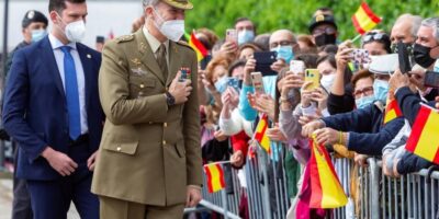 Le roi soutient le travail de la garde civile dans les zones rurales avec une visite dans une caserne à la frontière avec le Portugal