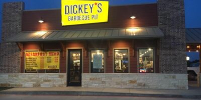 Dickey&rsquo;s Barbecue Pit entraîne un développement impressionnant de franchises au premier trimestre