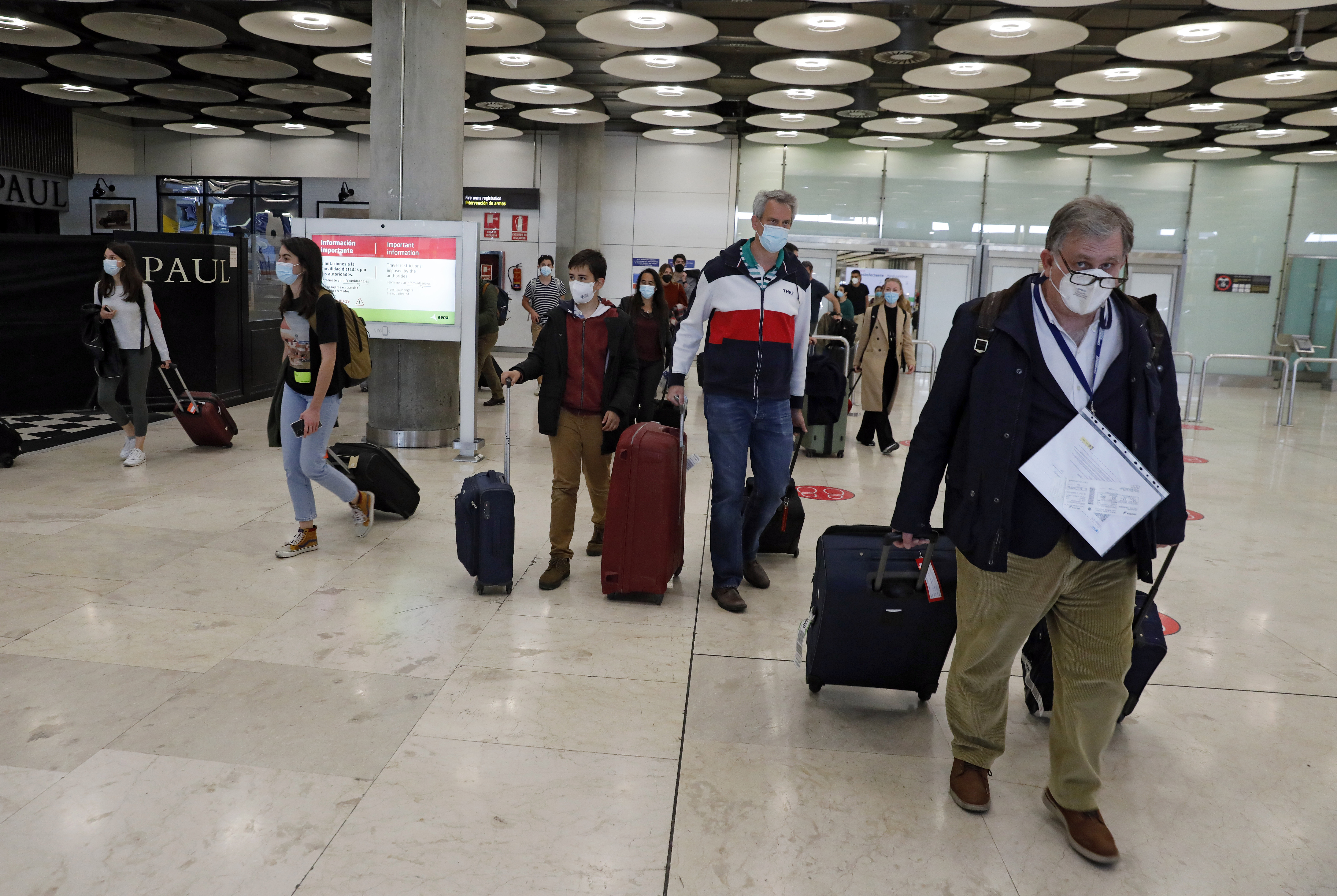 Les passagers à l'aéroport de Madrid.
