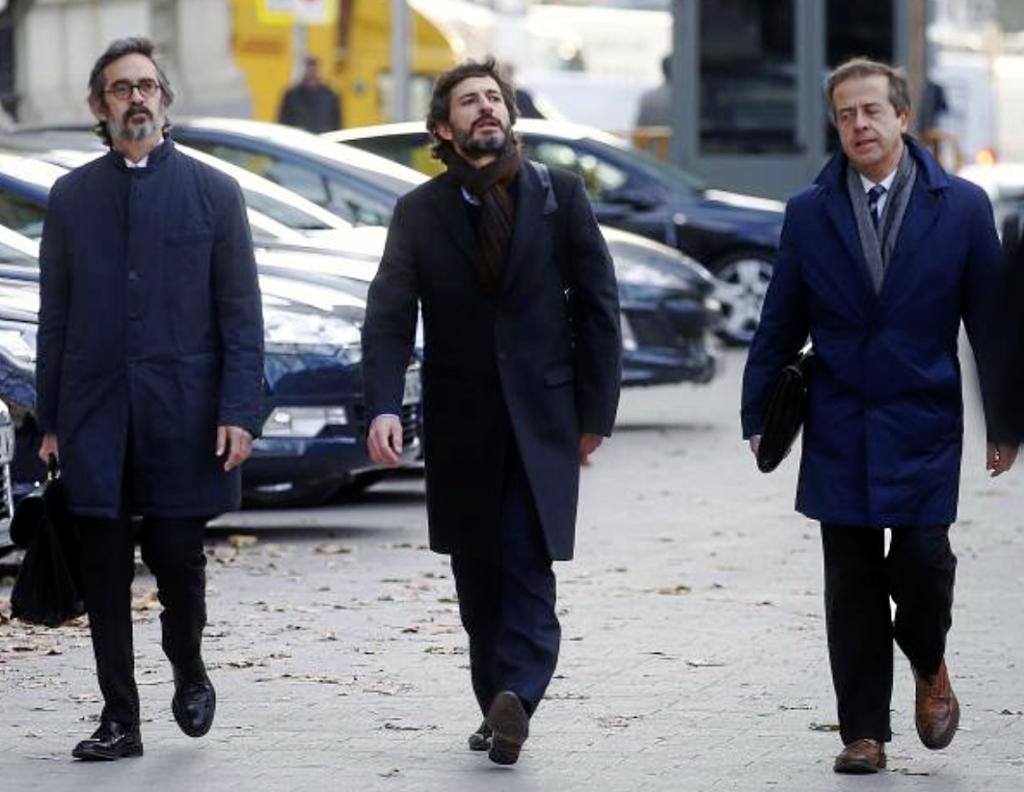 Oleguer Pujol (au centre), avant de témoigner devant la Haute Cour nationale en 2017.