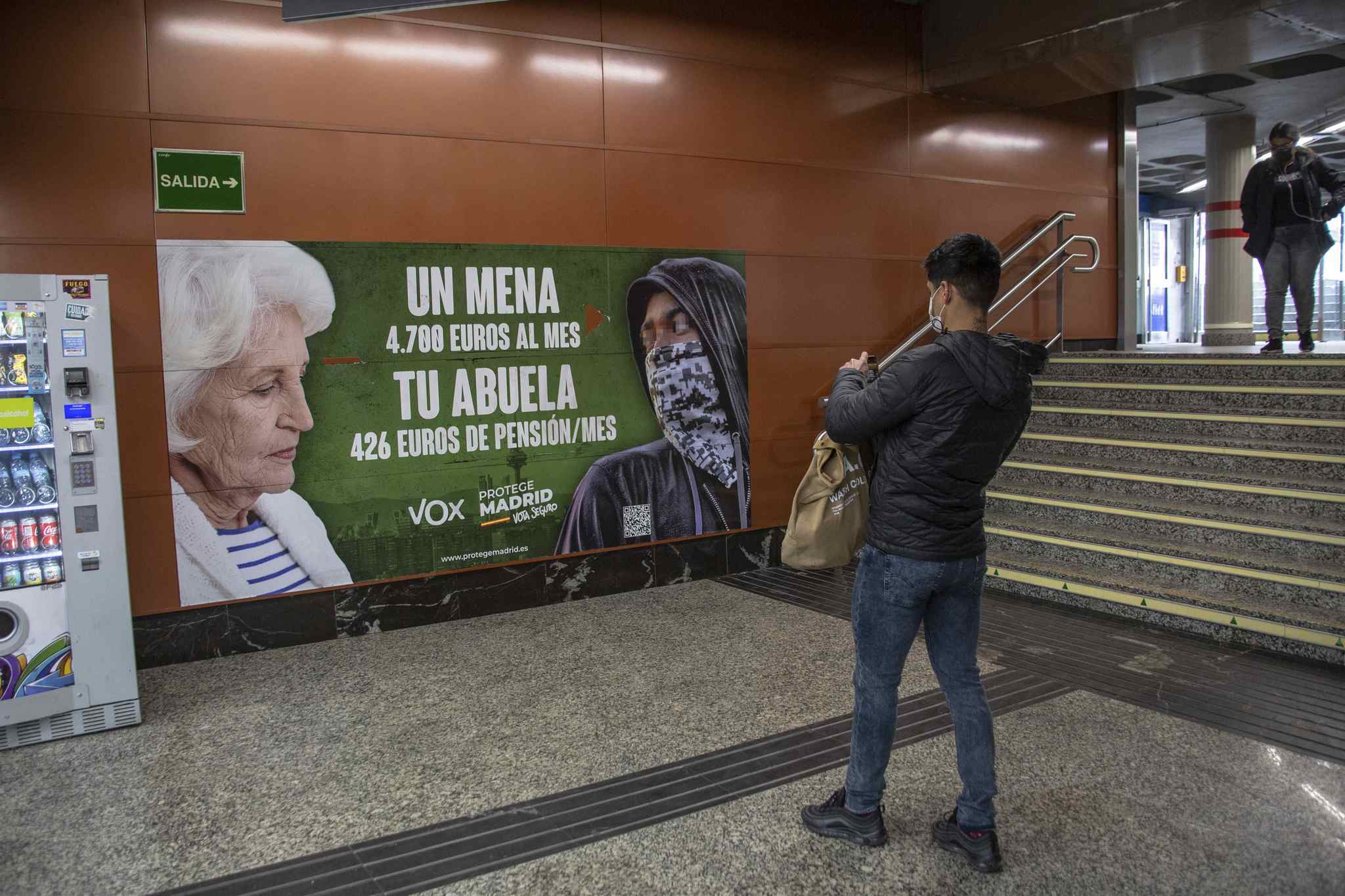 L'affiche électorale de Vox, dans le métro de Madrid.