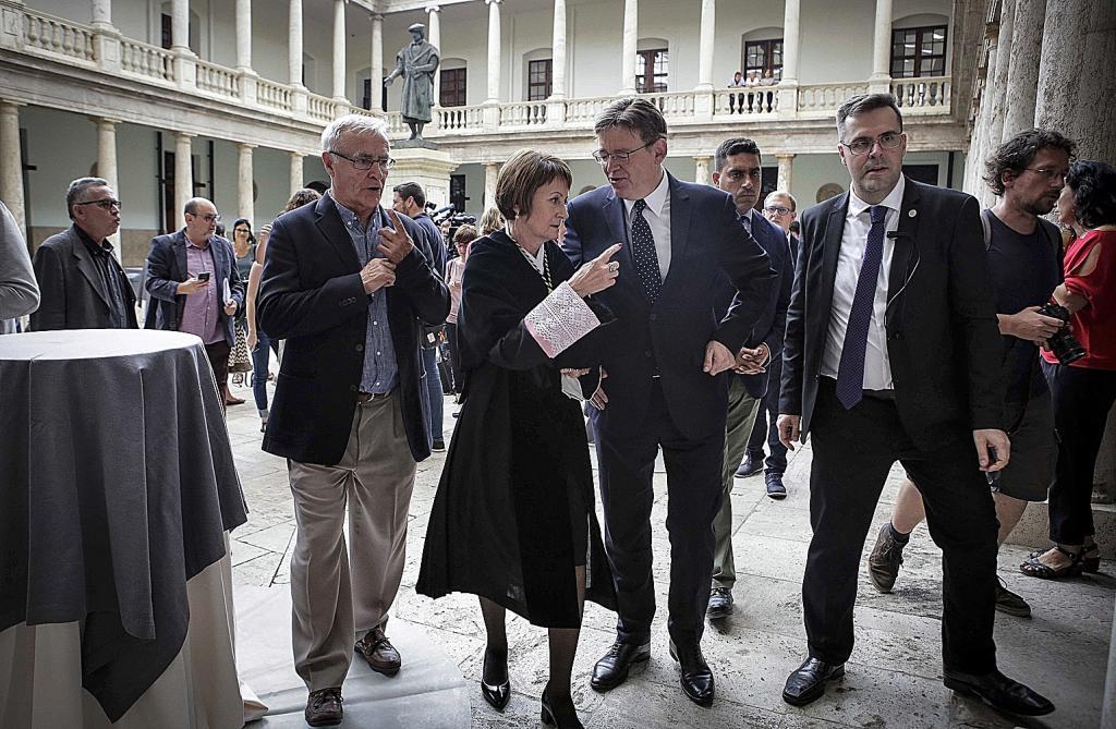 Le recteur de l'UV, Mavi Mestre, avec le maire Joan Rib