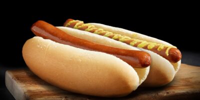 Les célèbres partenaires de Nathan avec Meatless Farm pour lancer le premier hot-dog gastronomique à base de plantes
