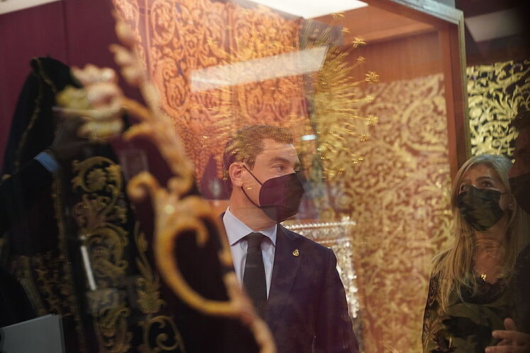 Le président du conseil, Juanma Moreno, lors de sa visite ce lundi ...