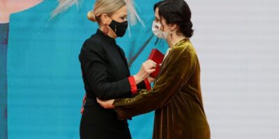 Isabel Daz Ayuso s&rsquo;entoure des anciens présidents de la Communauté de Madrid à l&rsquo;occasion de la célébration du 2 mai