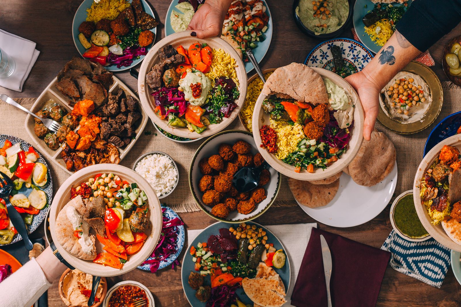 Le concept populaire de New York, The Hummus & Pita Co. débarque en Californie avec un emplacement phare à Los Angeles
