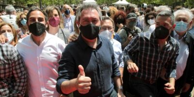 Espadas cache à ses débuts le soutien de Ferraz et se présente comme le candidat du militantisme